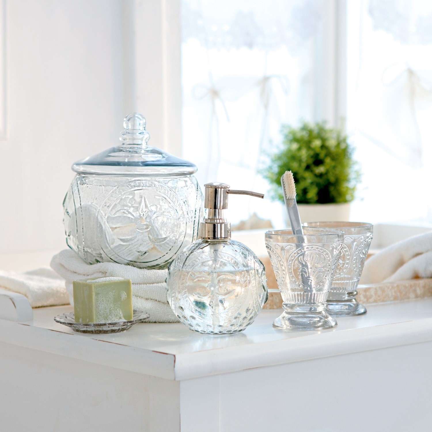 Bad-Set Luton Glas-Badezimmer-Set mit Spender und Behälter in klarem Design für Seife und Zahnbürste