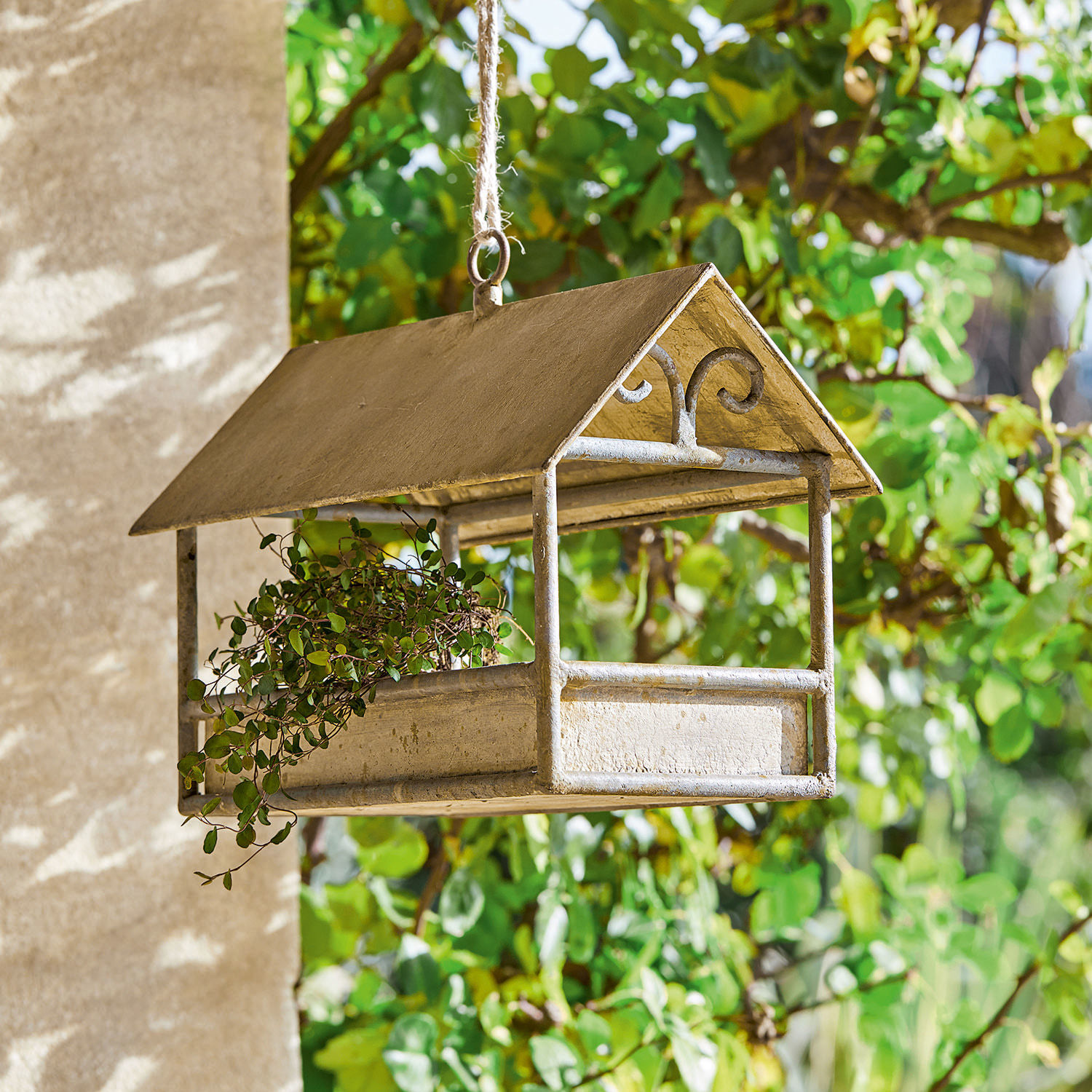 Vogelhaus Rantolla Metall-Vogelhaus in Beige mit Pflanze, dekorativer Futterspender für den Garten