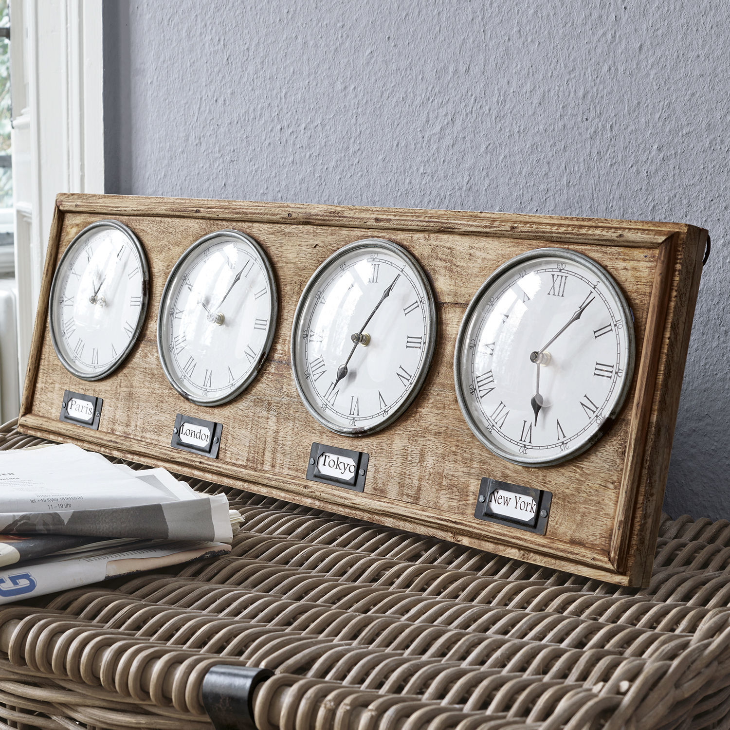 Uhr Posey Holz-Wanduhr mit vier Zifferblättern für Paris, London, Tokio und New York, Vintage-Stil