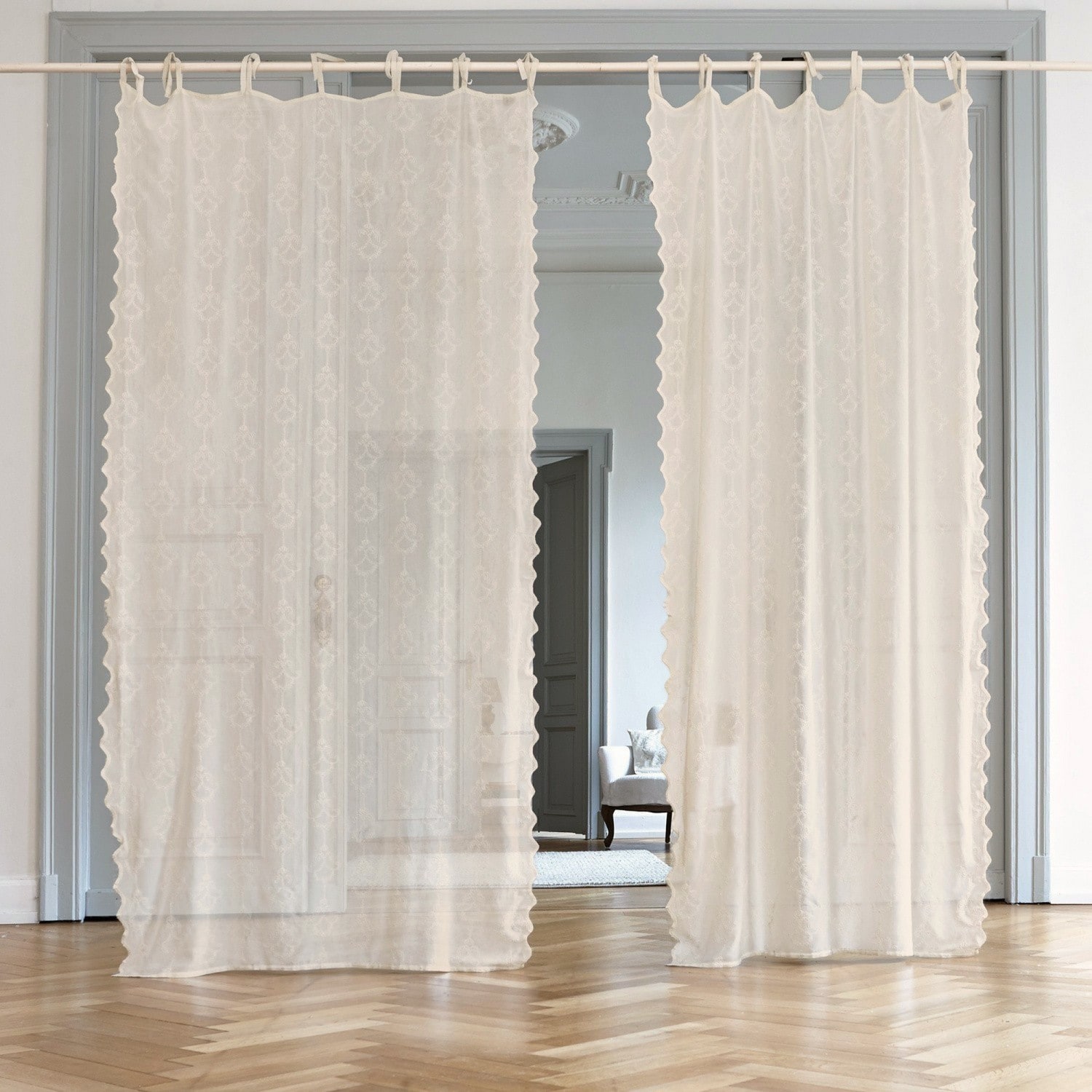Gardine Faumont Transparente cremefarbene Vorhänge mit feinem Muster aus leichtem Stoff für elegante Raumdekoration