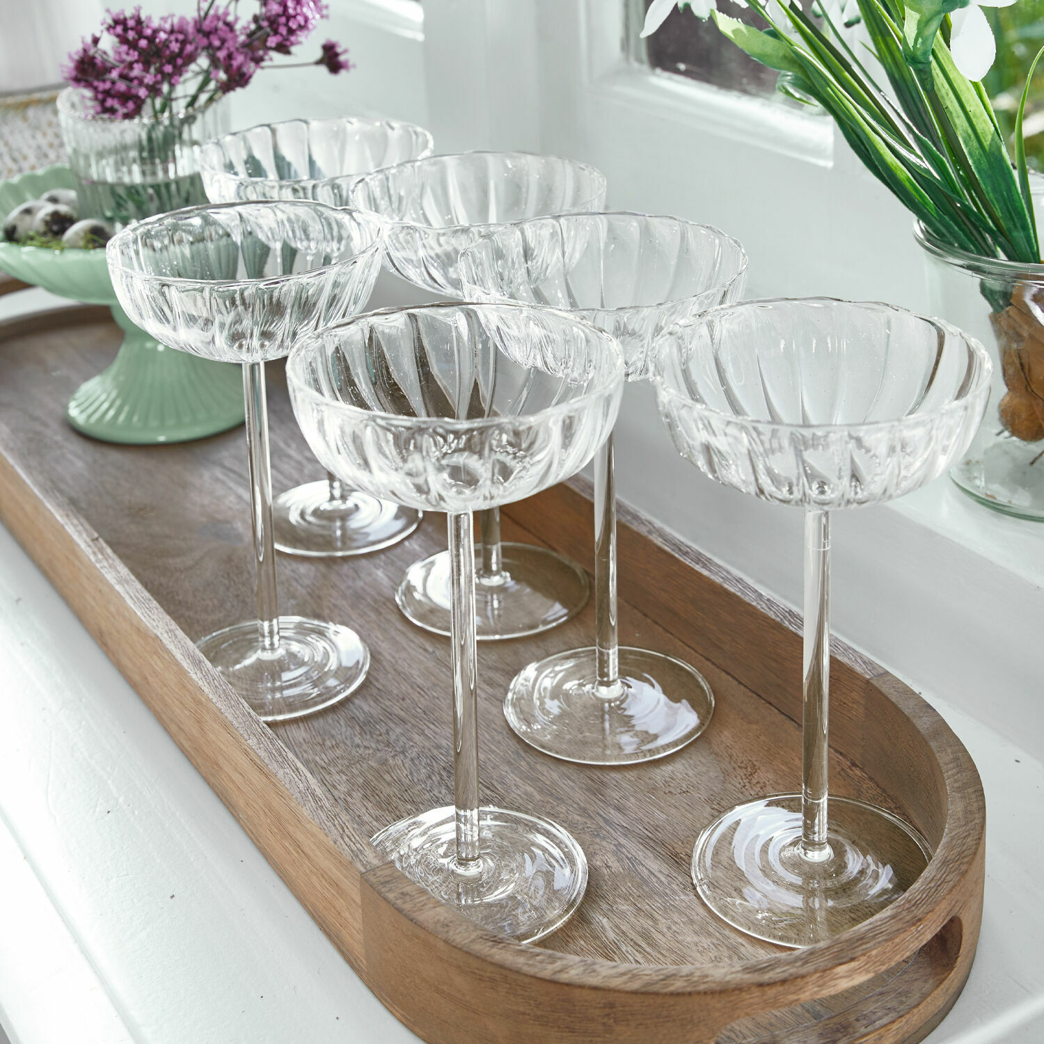 Glas 6er Set Bavella Sechser-Set transparente Cocktailgläser aus geriffeltem Glas auf Holztablett