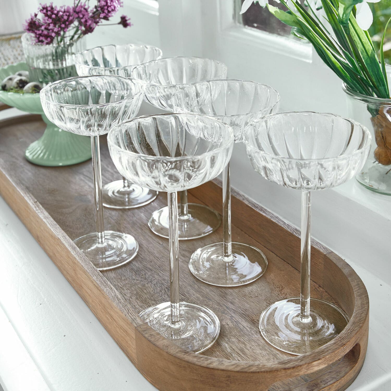 Glas 6er Set Bavella Sechser-Set transparente Cocktailgläser aus geriffeltem Glas auf Holztablett