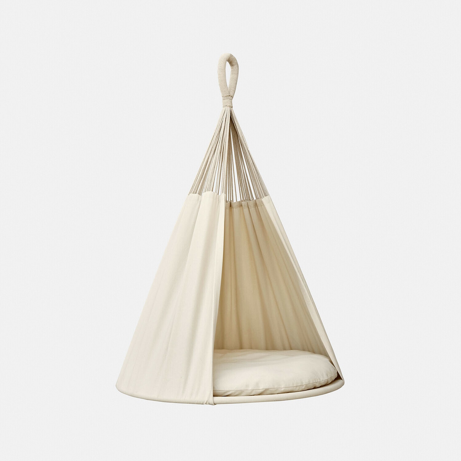 Kinderhängesessel Pixiboo aus cremefarbenem Baumwollstoff mit weichem Sitzkissen zum Entspannen