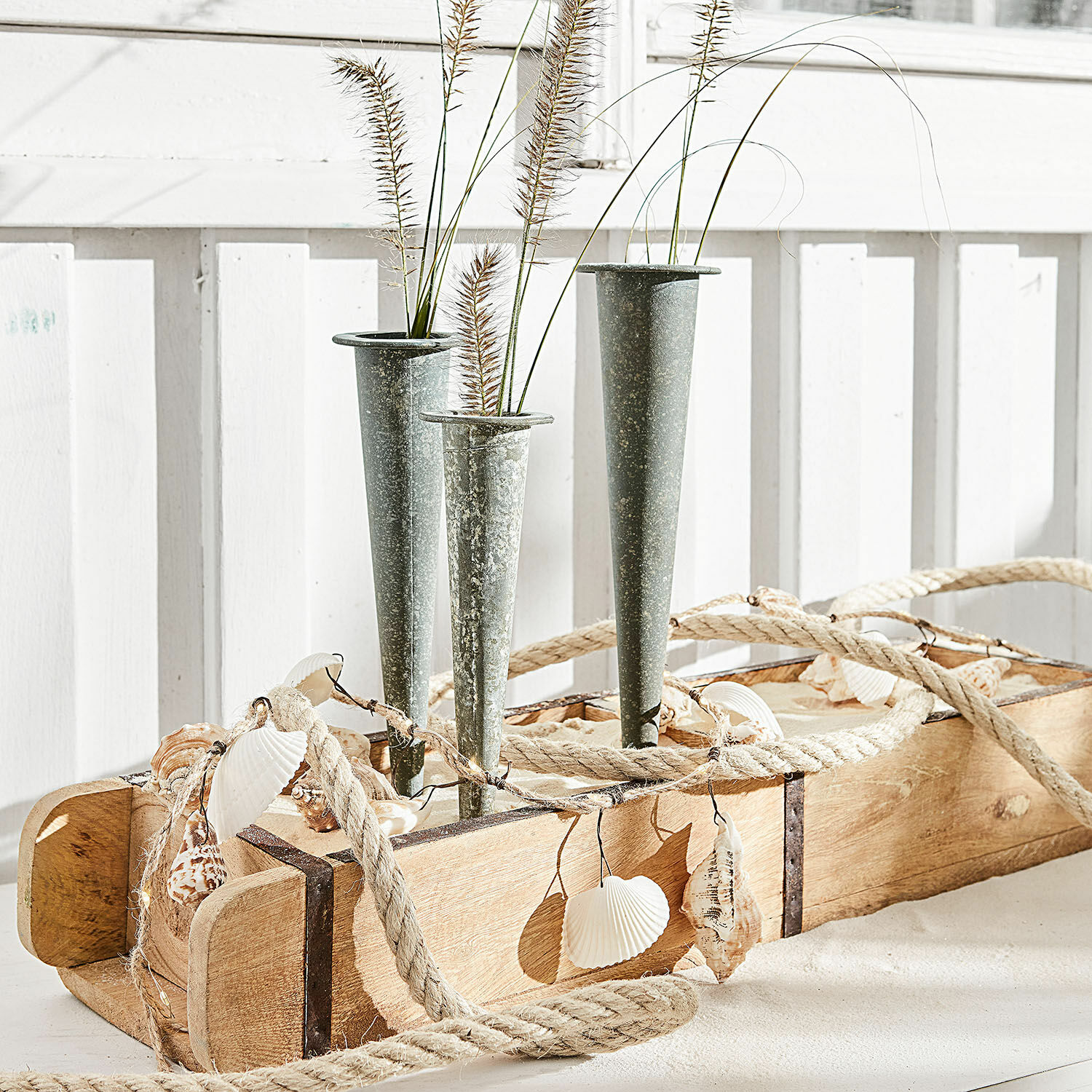 Vase 3er Set Vullierens Dekorativer Holzkasten mit Metallvasen und natürlichen Muscheln für Wohnraumgestaltung