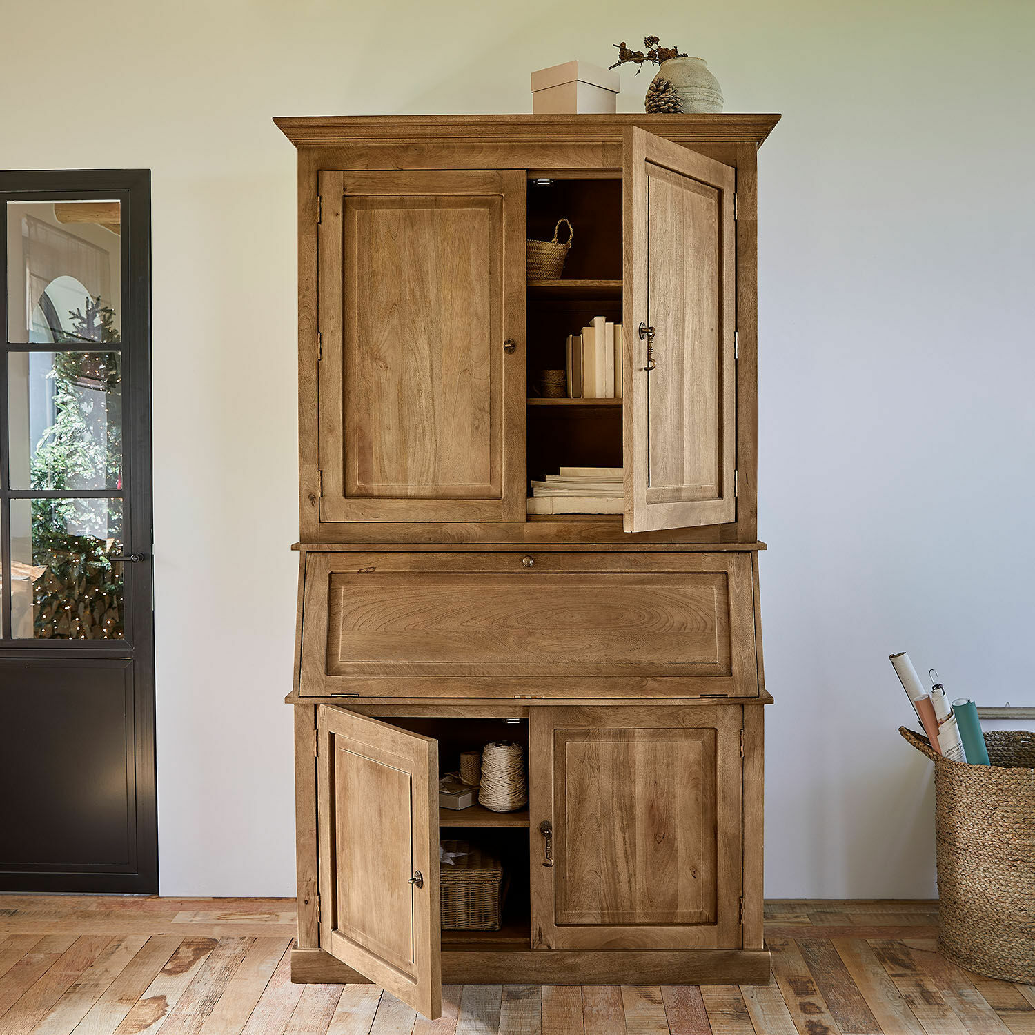 Sekretär Arvandor Massiver Holzschrank in Naturfarbe mit offenen Türen und Regalen, Stauraummöbel fürs Wohnzimmer