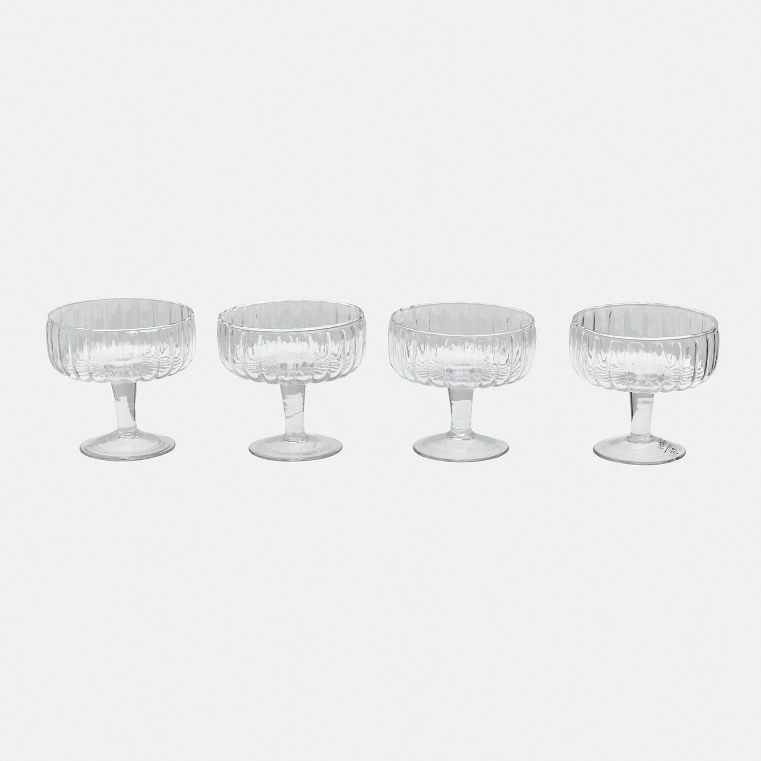 Glas 4er Set Solerón Set aus vier transparenten, gerillten Glasdessertschalen auf Stiel für Getränke und Desserts