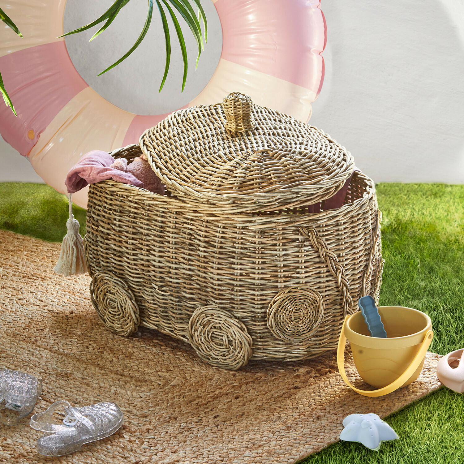 Aufbewahrungskorb aus natürlichem Rattan in Autoform, praktische Kinderzimmerdekoration und Ordnungshelfer