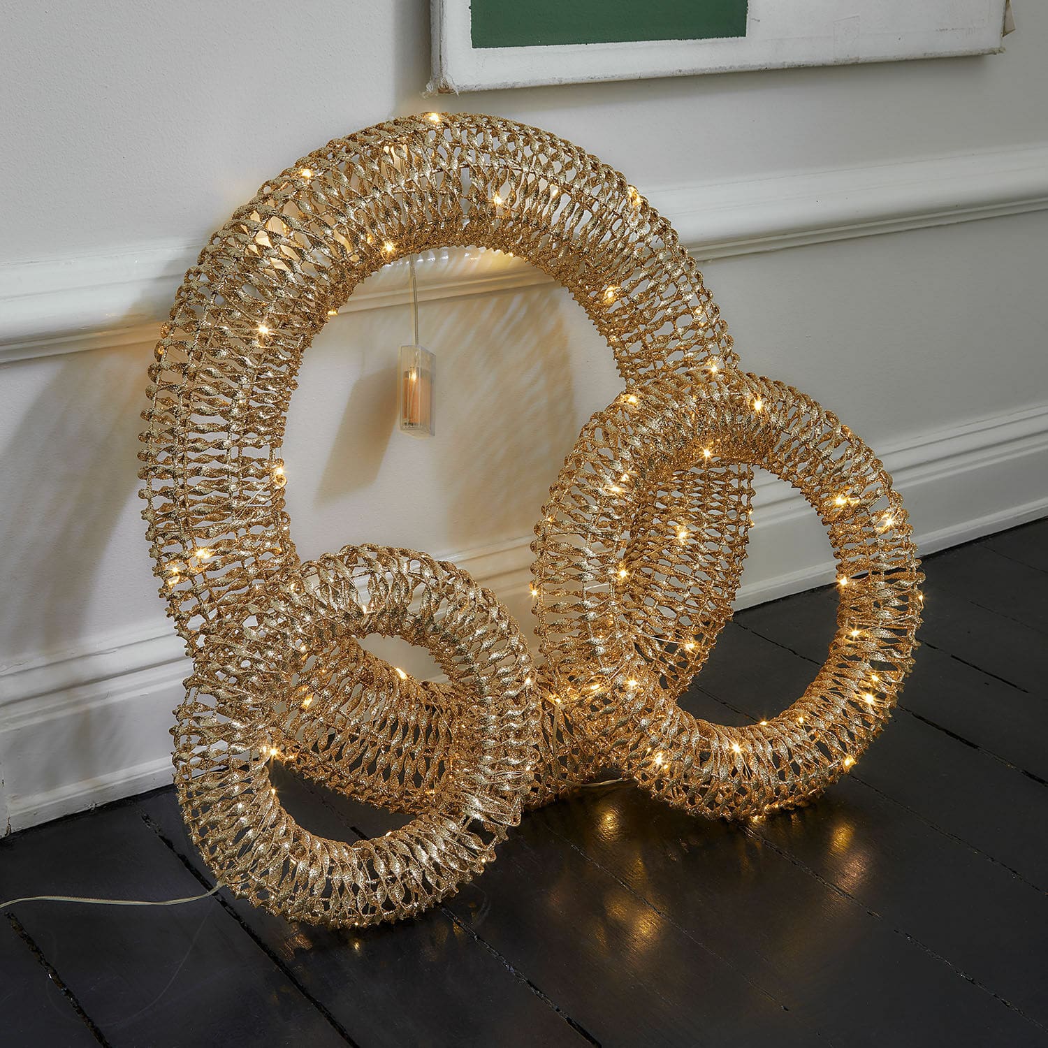 LED-Kranz 3er Set Antorino Dekorativer goldener LED-Kranz aus geflochtenem Material, festliche Wohnraumdekoration