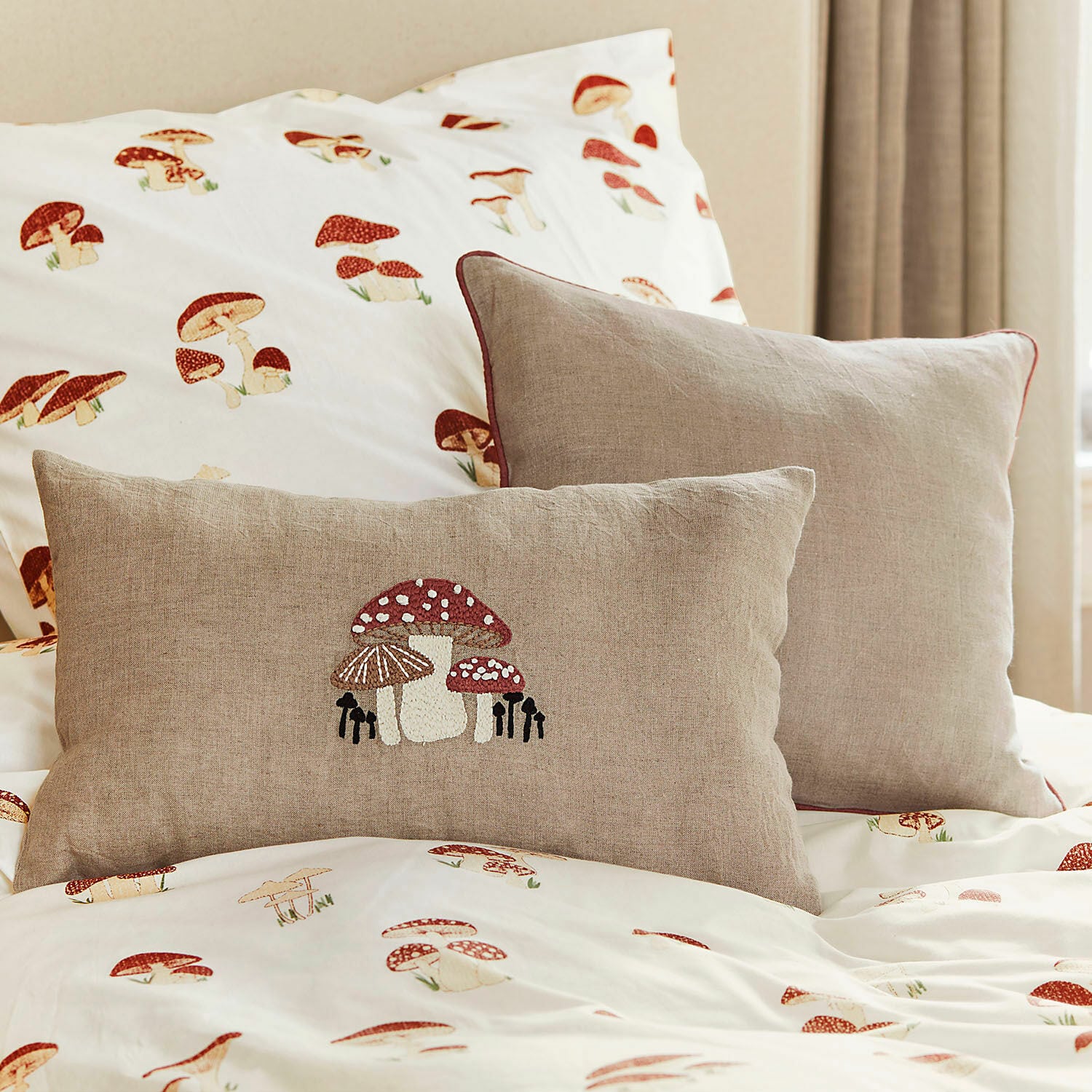 Kissenhülle 2er Set Norilie Beige Leinenkissen mit Pilzstickerei auf Bettwäsche mit Pilzmotiv, gemütliche Schlafzimmerdeko