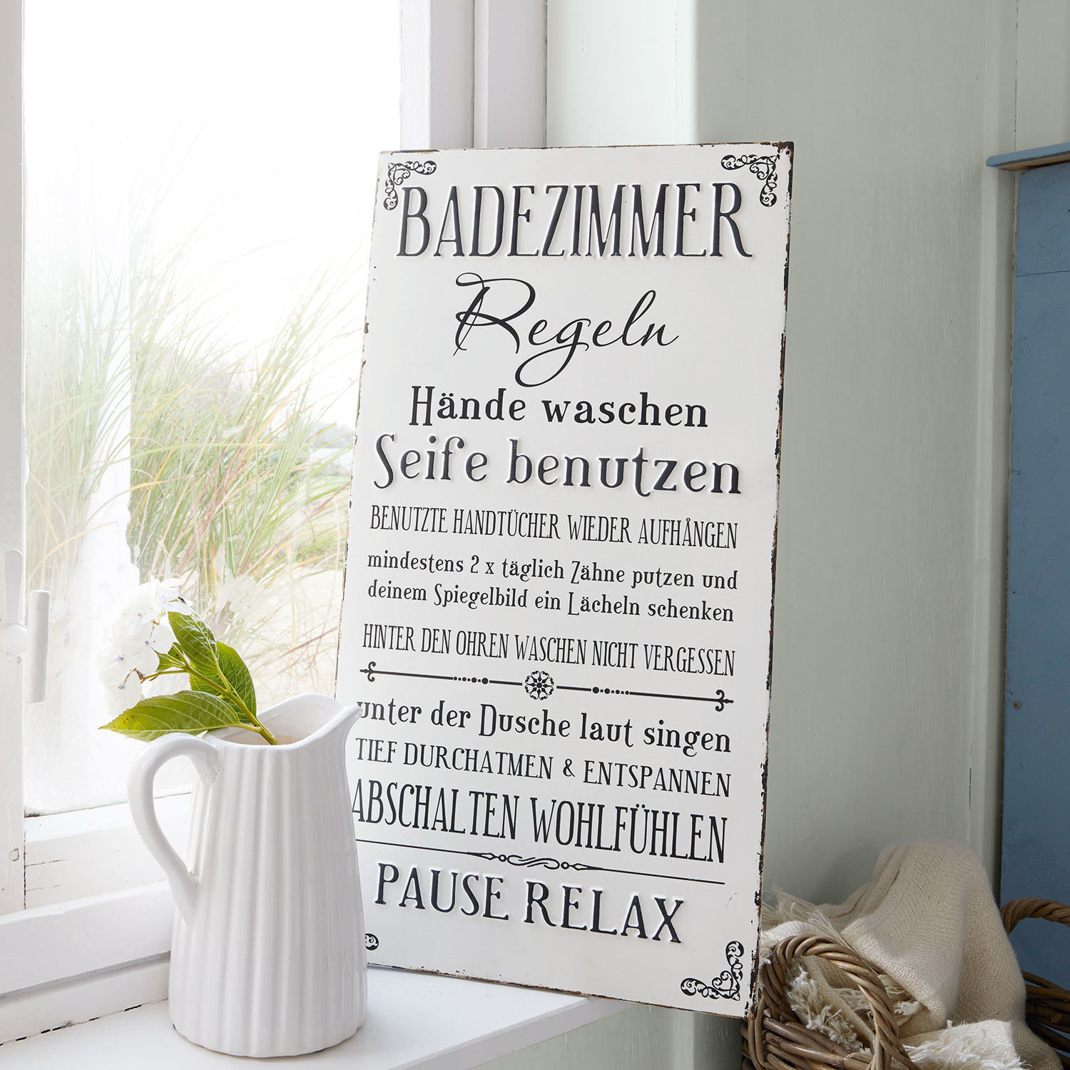 Dekoboard Chambord Weiße Metalltafel mit Badezimmerregeln in schwarzer Schrift, dekoratives Wohnaccessoire