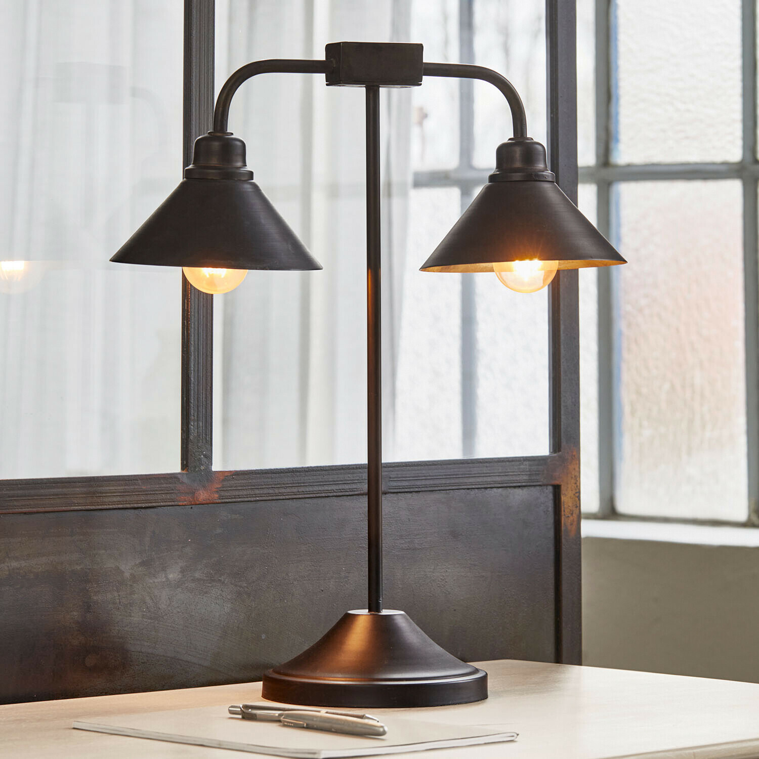 Tischlampe Cilovex Schwarze Metall-Tischlampe mit zwei konischen Schirmen, modernes Bürolicht