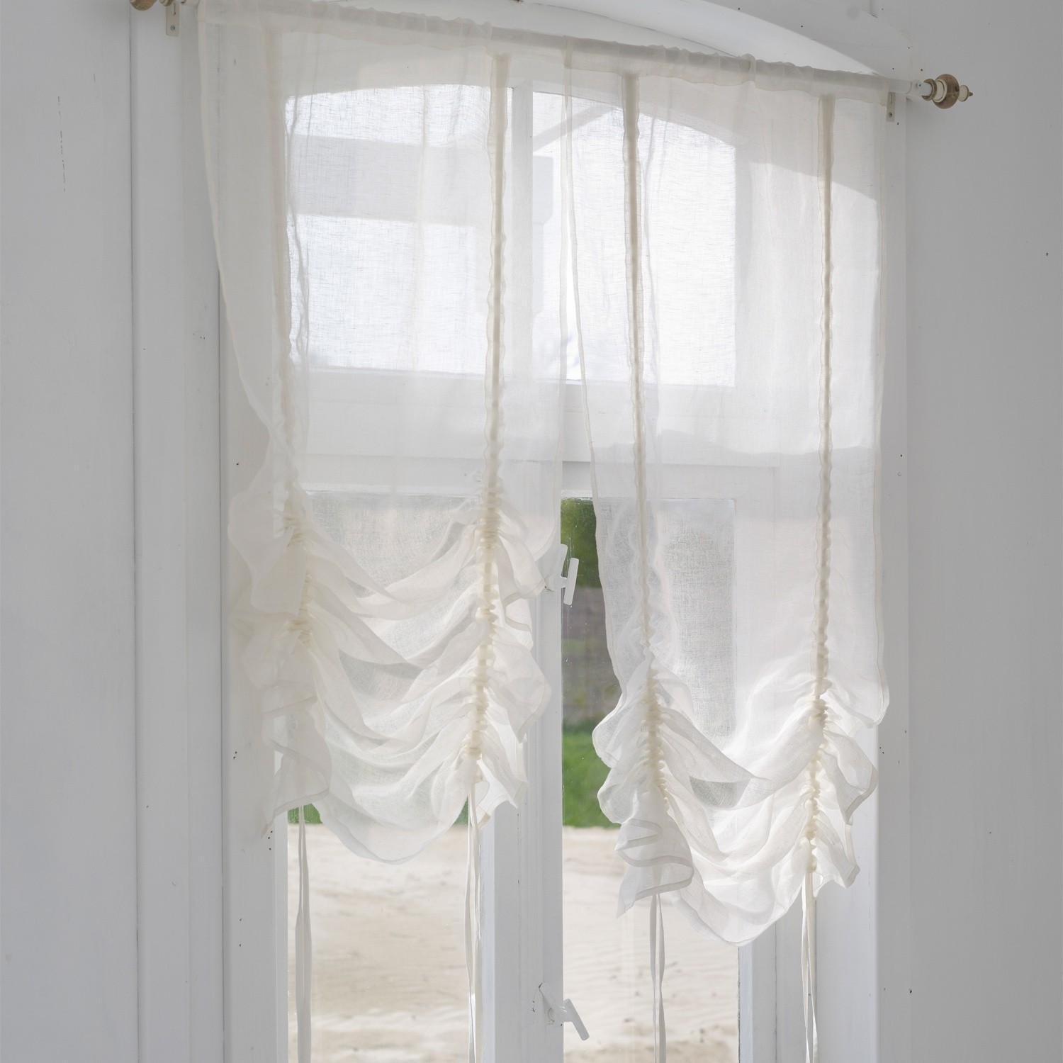 Scheibengardine Raphaela Transparenter weißer Vorhang mit Raffungen aus leichtem Stoff am Fenster, Wohnraumdeko