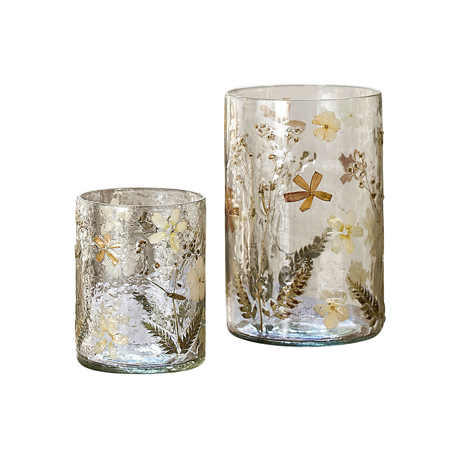 Set aus zwei transparenten Glaswindlichtern mit getrockneten Blumen und Blättern in Naturfarben
