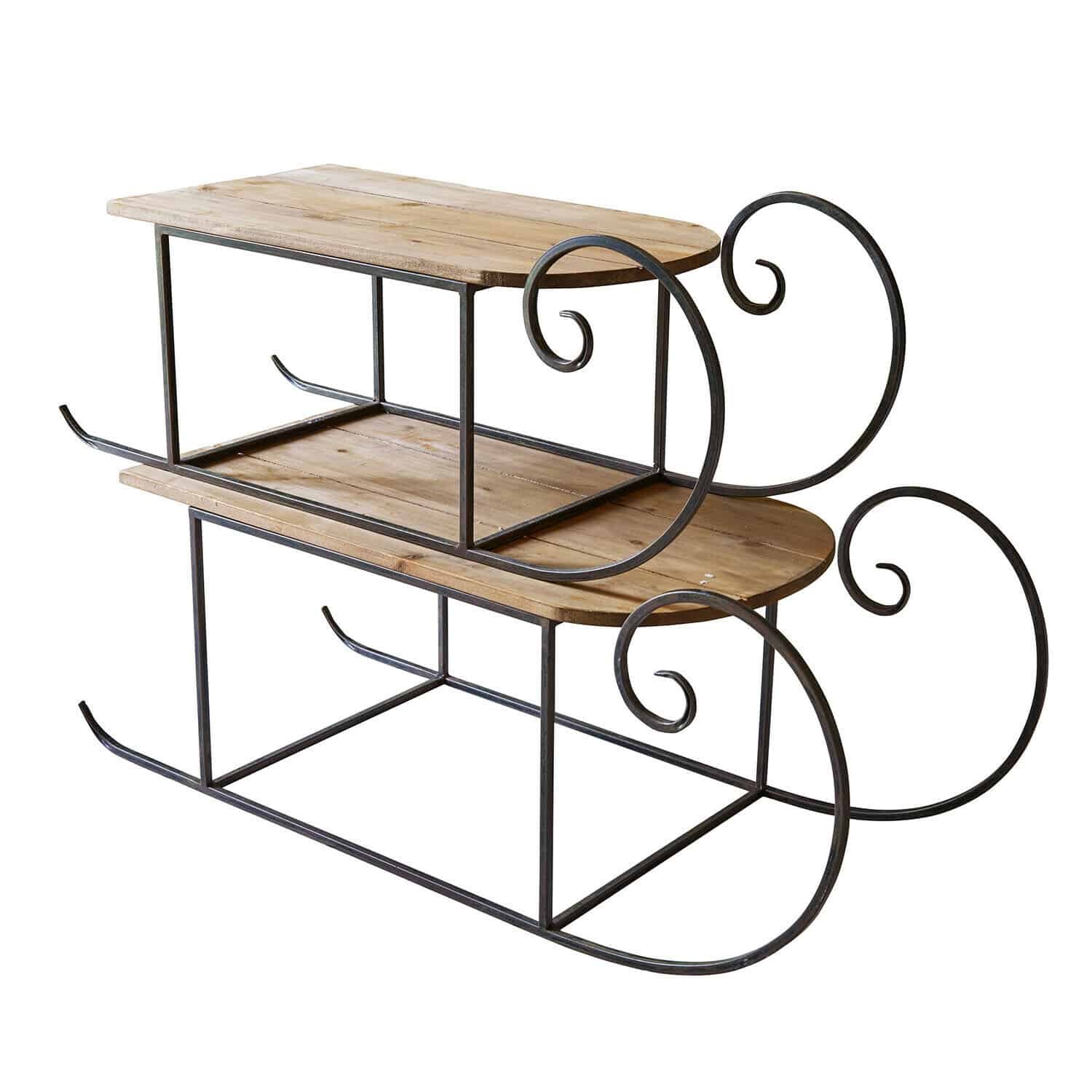 Dekorativer Holzschlitten mit Metallrahmen und geschwungenen Verzierungen im Vintage-Stil