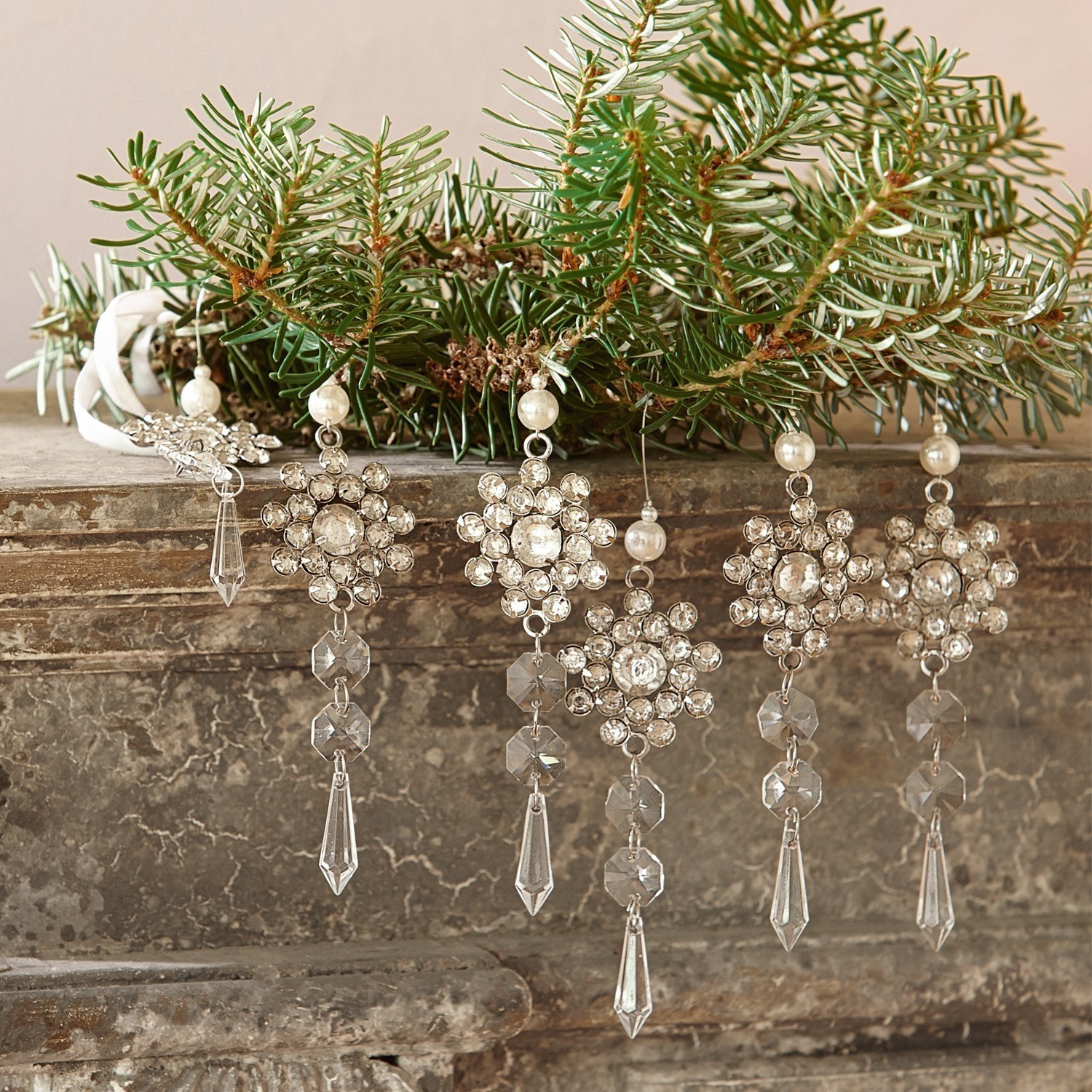 Schmuckanhänger 6er Set Fleurette Weihnachtliche Dekohänger mit Kristallen und Perlen an grünen Tannenzweigen
