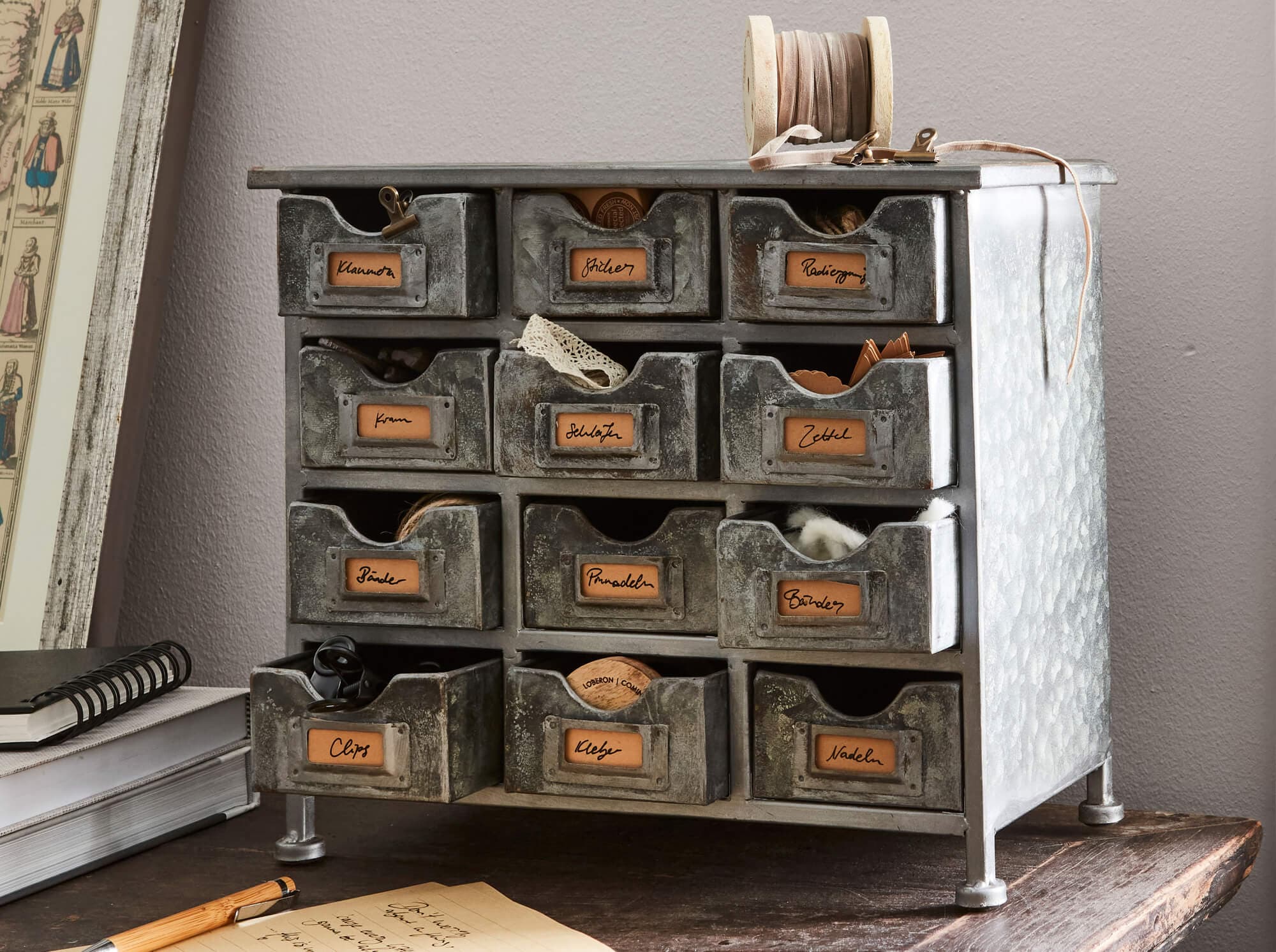 Vintage Metallkommode mit 15 Schubladen zur Aufbewahrung und Organisation kleiner Gegenstände